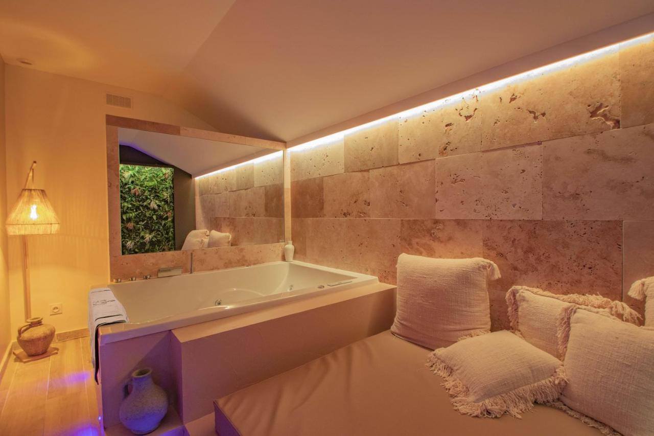 Les Bains D'Eros Hotel Cuers Kültér fotó