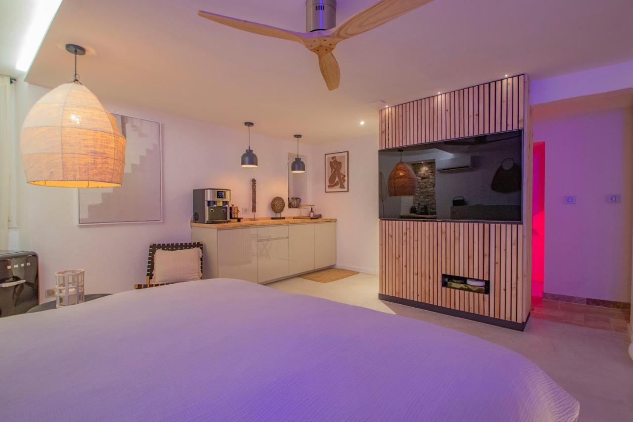 Les Bains D'Eros Hotel Cuers Kültér fotó