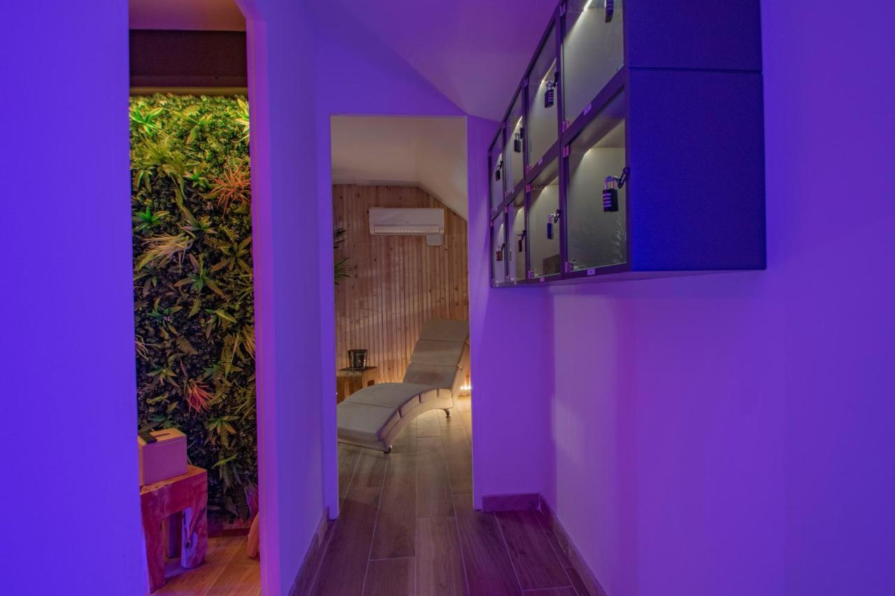 Les Bains D'Eros Hotel Cuers Kültér fotó