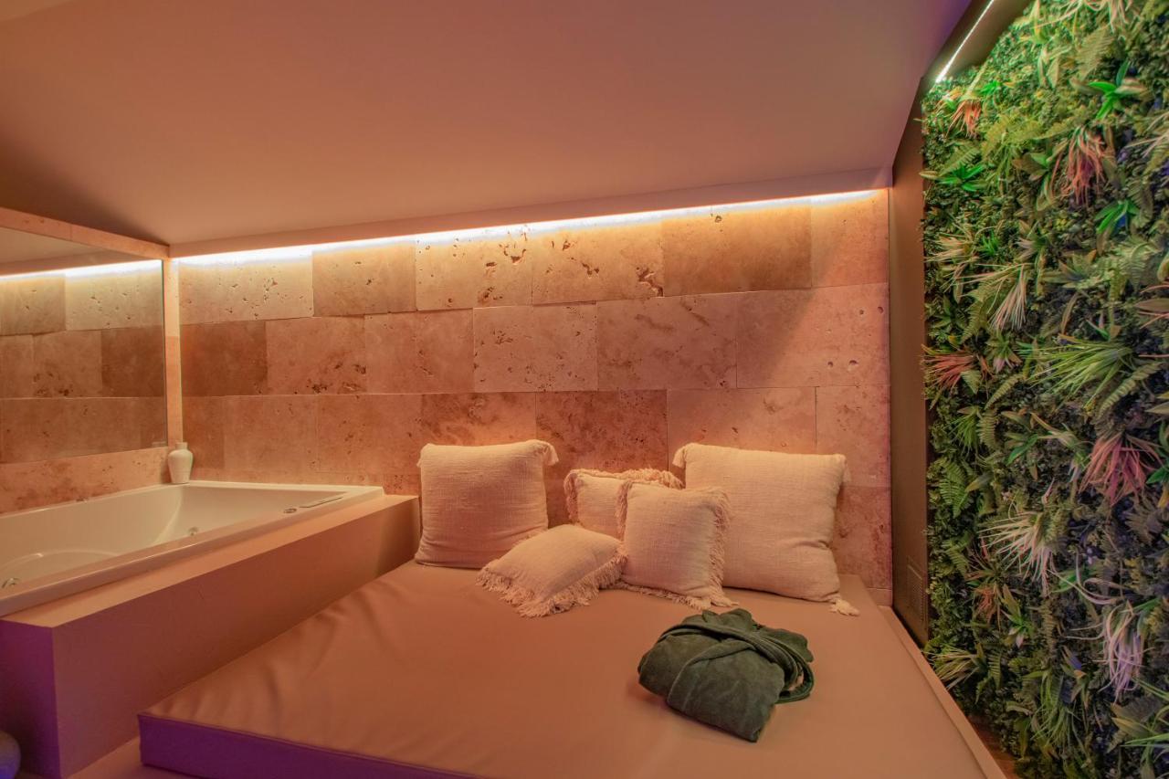 Les Bains D'Eros Hotel Cuers Kültér fotó