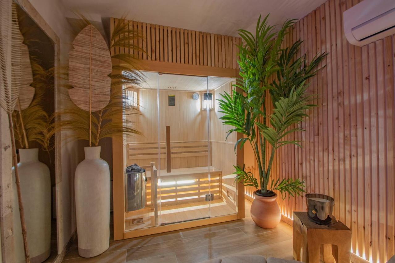 Les Bains D'Eros Hotel Cuers Kültér fotó